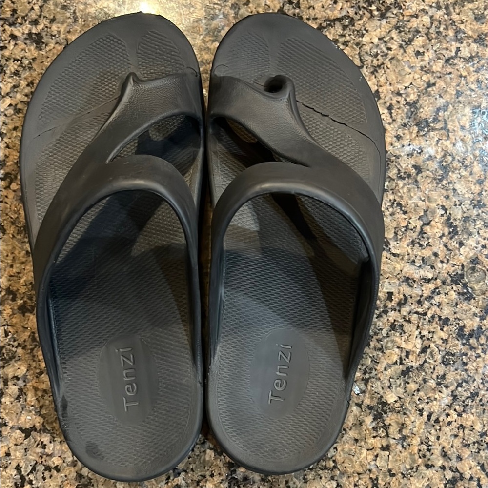 Tenzi Black Slide Sandals
